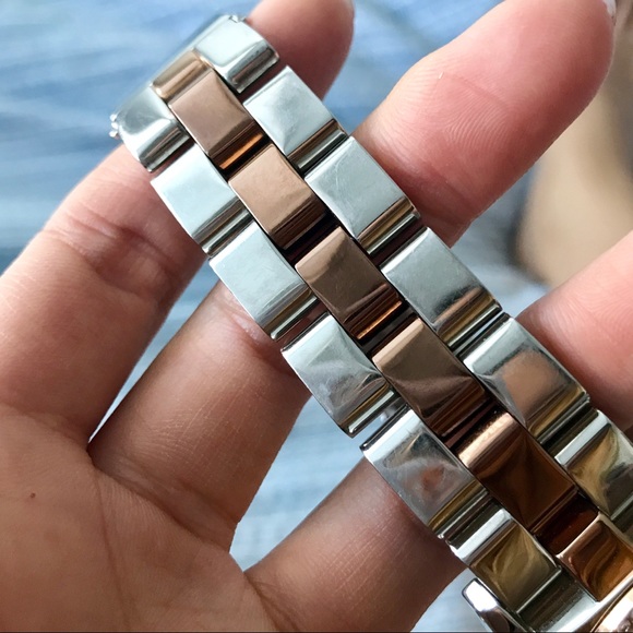 Marc Jacobs Rose Gold + Silver Watch ⌚️ - Picture 3 of 6